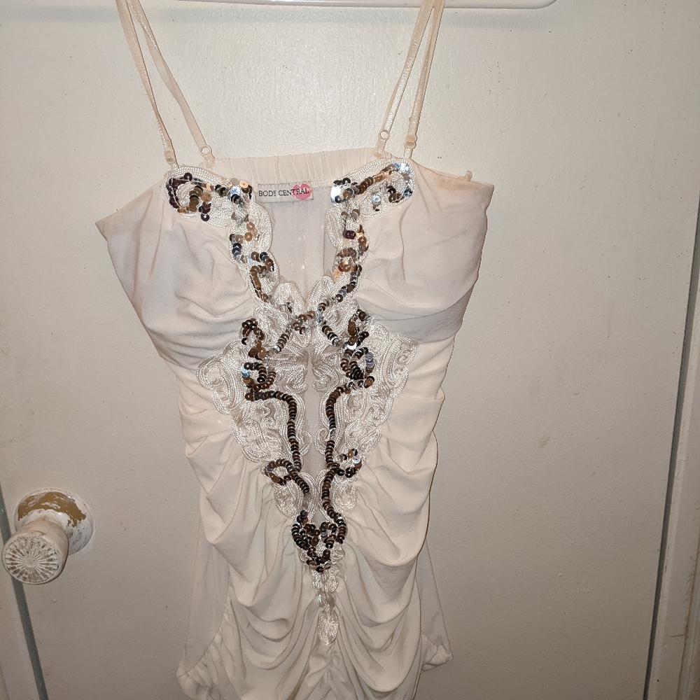 BODY CENTRAL SEQUIN TOP
